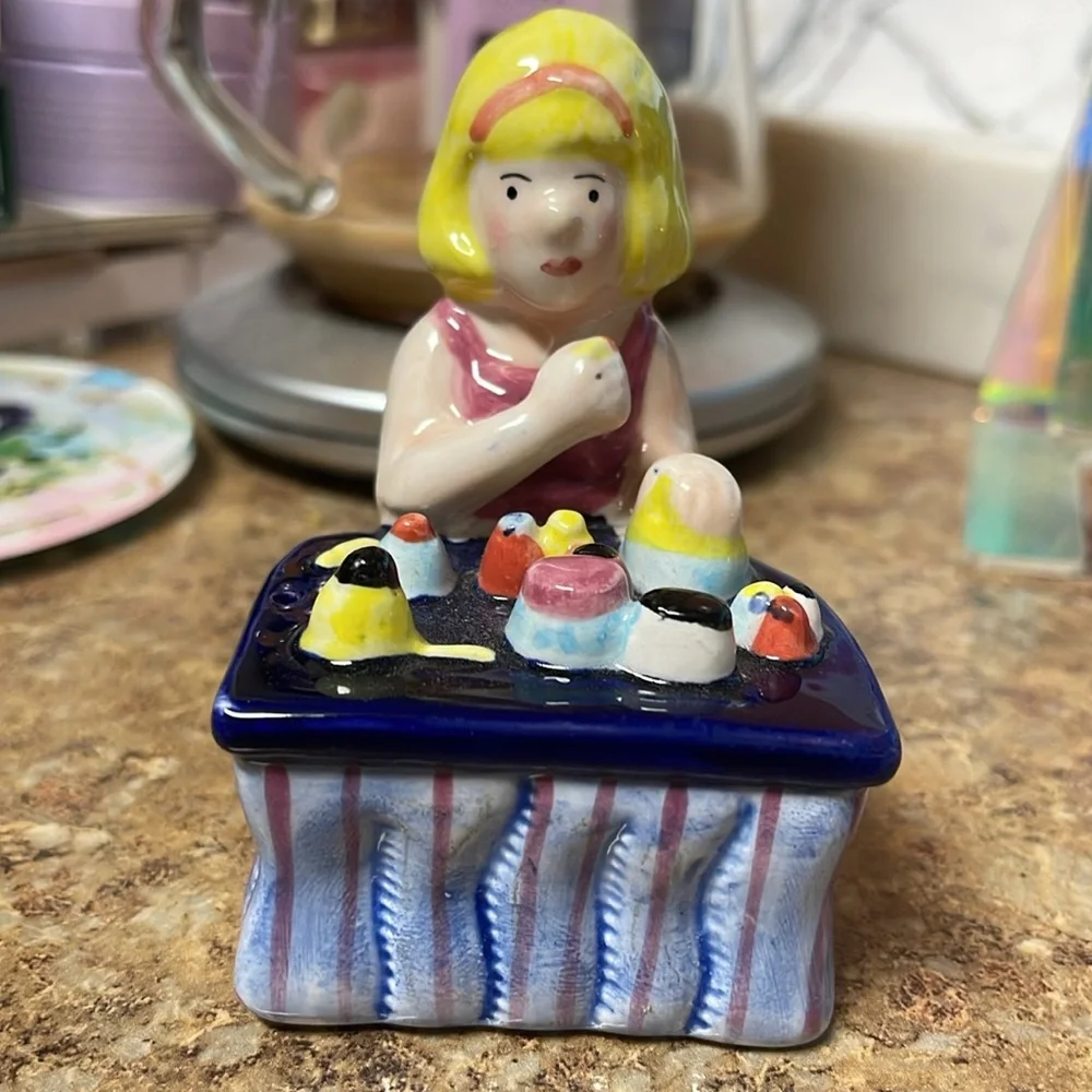 OCI Omnibus Vintage 1980’s Beauty Bar Salt Shaker